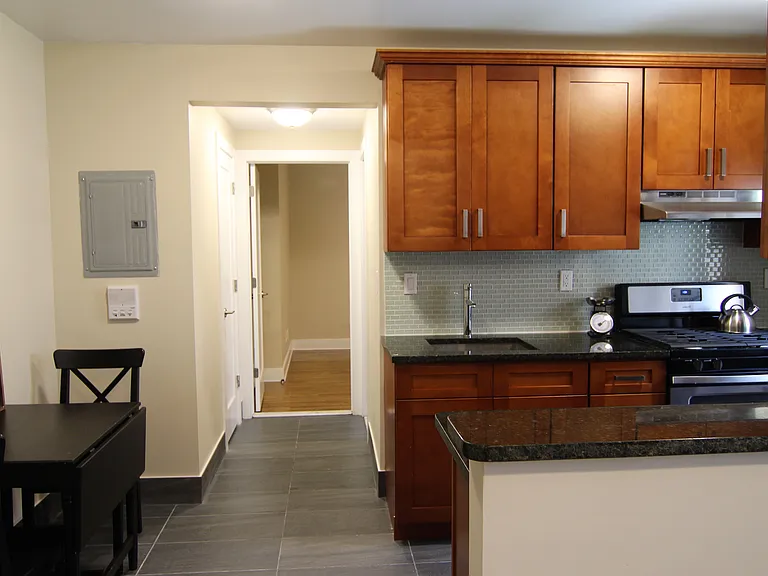 20-40 31st St #D5 — Photo 5