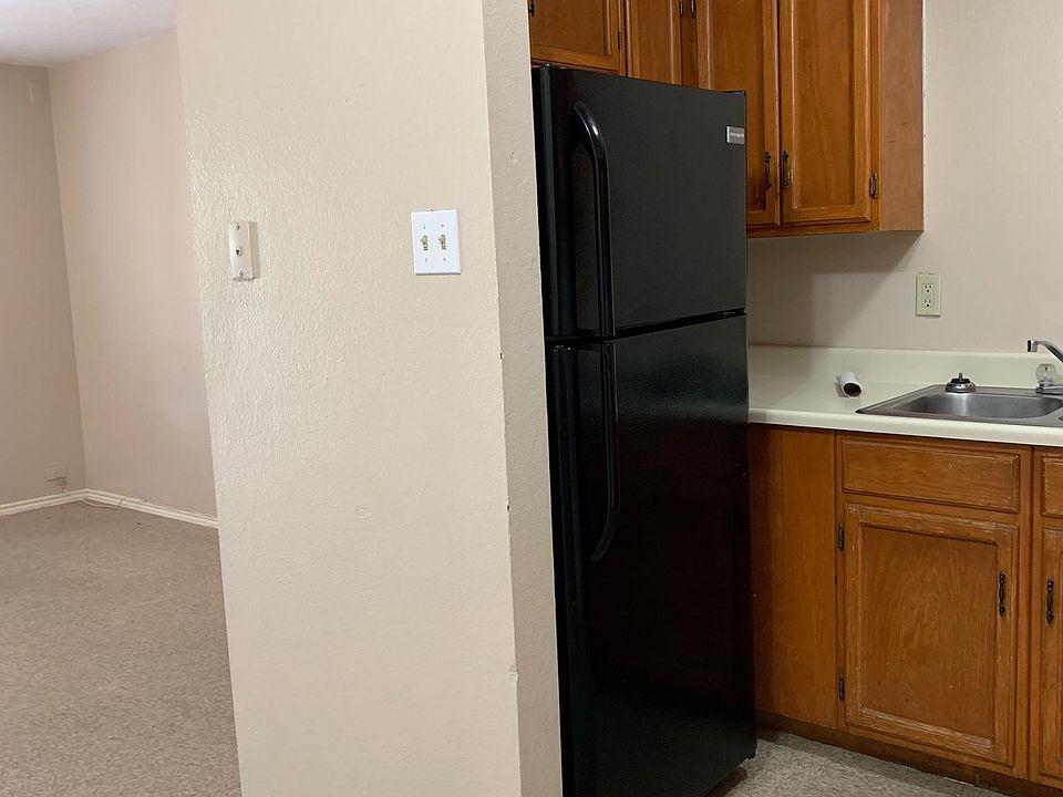 2nd image of 2803 E Elm St APT 5