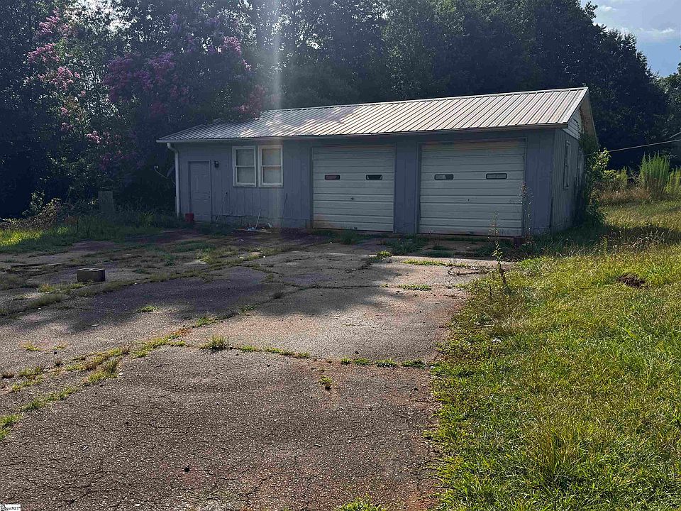 2nd image of 10 Speer Ln #B