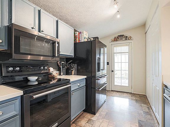 5th image of 1744 E Lindsey Ave