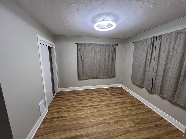 1013 S 5th Ave — Photo 8