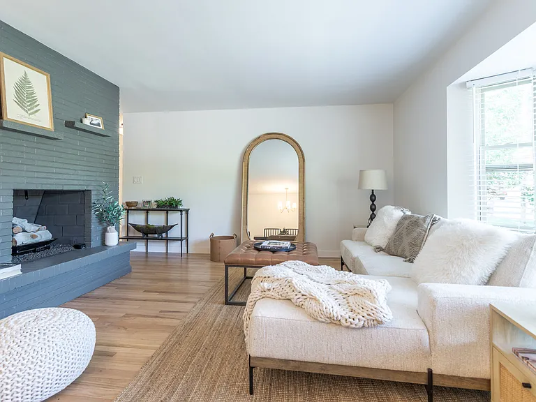 1532 S Grape St — Photo 8