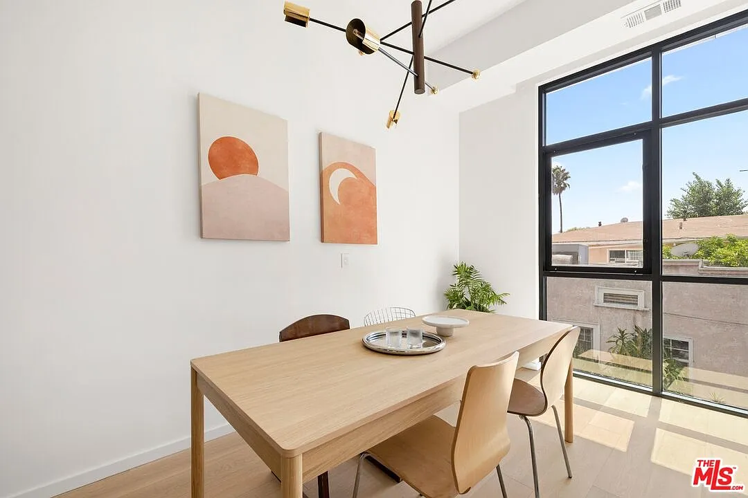 2 bed, 2.5 bath, 1730 sqft, $6,900 — Photo 4