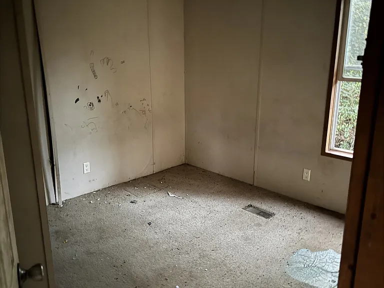 1233 Suncrest Cir — Photo 11