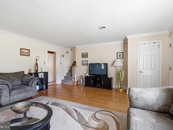 5th image of 113 Lombardy Dr