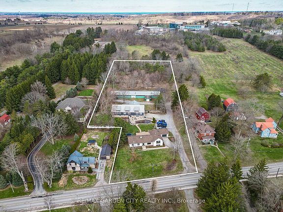 4th image of 377 Canboro Rd