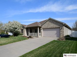 8112 Hunters Ridge Rd, Lincoln, NE 68516