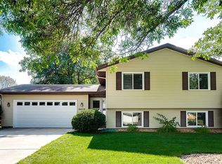 9829 Valley Forge Ln N, Maple Grove, MN 55369