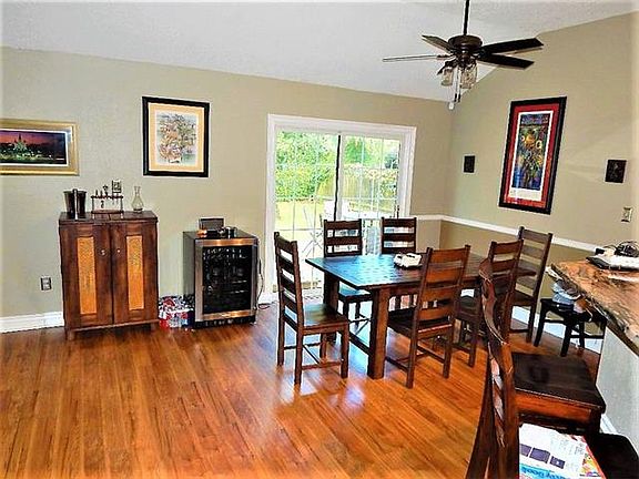 4th image of 3853 Aspen Dr