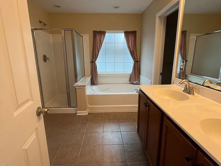 132 Avonshire Dr — Photo 8