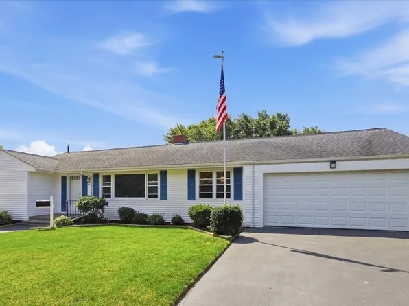 18 Picard Ct, Swansea, MA 02777