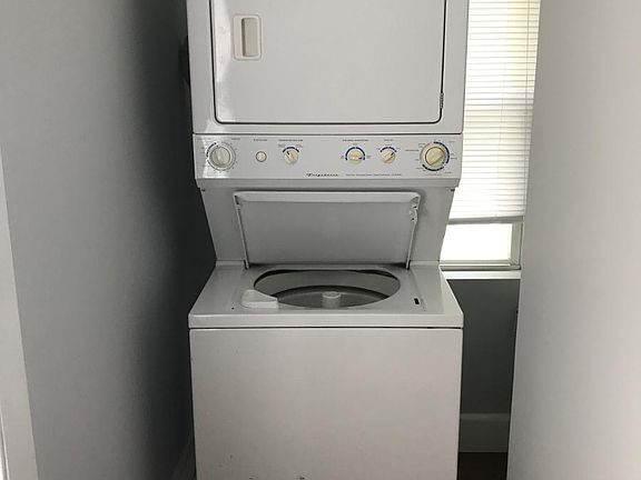 Washer dryer in unit