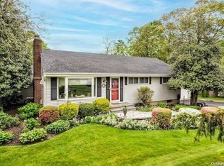 2 Normandy Dr, Northport, NY 11768