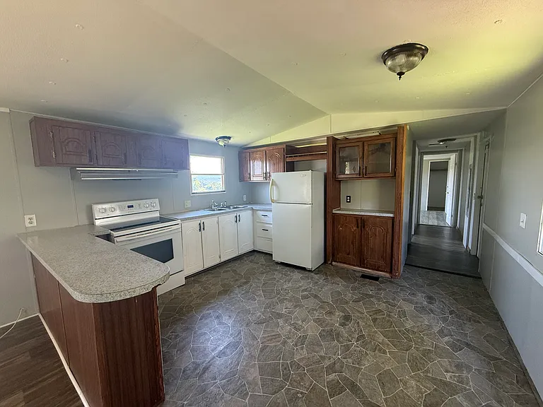 185 Middle Ave — Photo 11