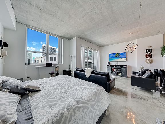 5th image of 133 NE 2nd Ave APT 3005