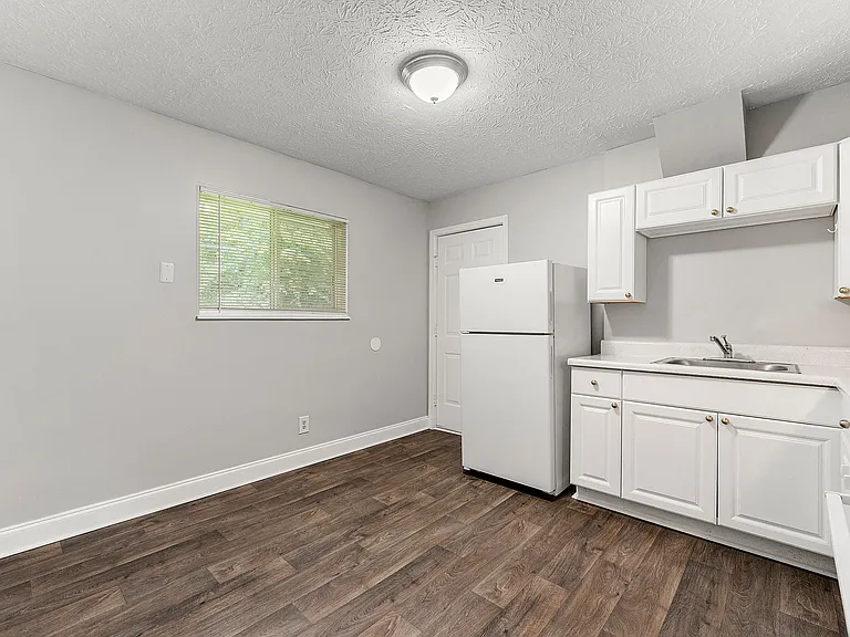 Balfour East Lake — Photo 11