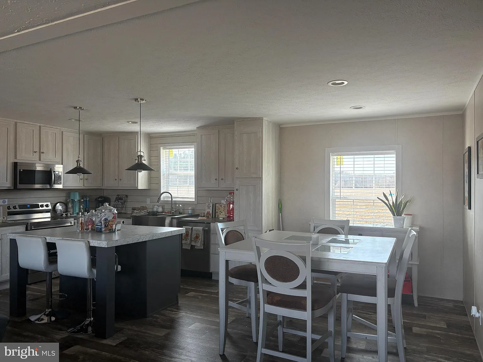 3 bed, $2,300 — Photo 4