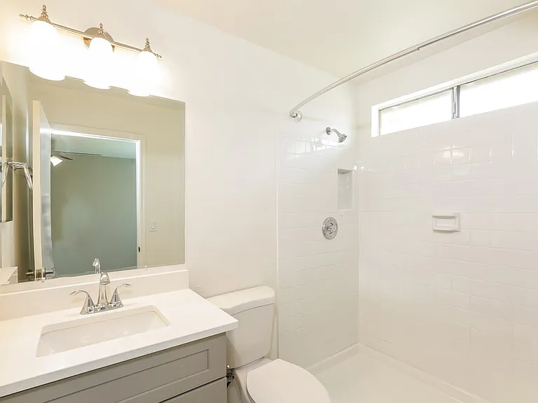 1237 E Wickieup Ln — Photo 15