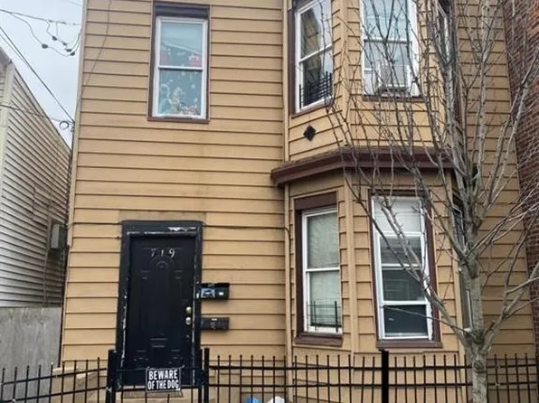 719 8th St, Union City, NJ 07087
