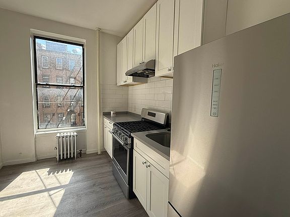 4th image of 454 W 49th St #3