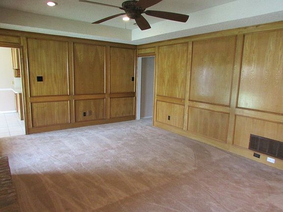 4th image of 698 Wisteria Dr