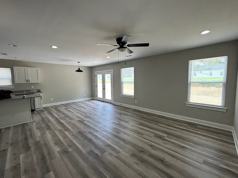 115 Woodstone Ln — Photo 3