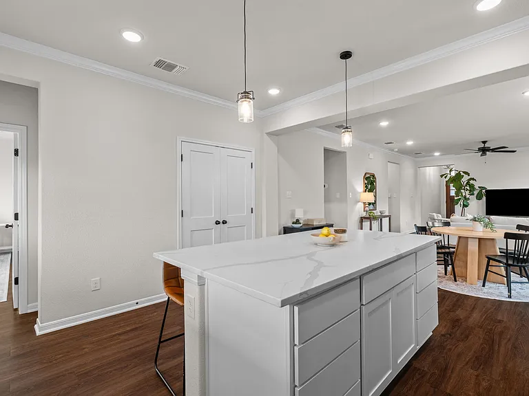 712 Ashberry Dr — Photo 19
