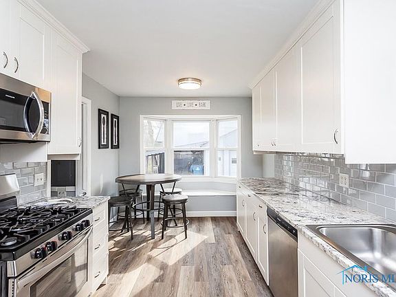 4th image of 7057 Convent Blvd