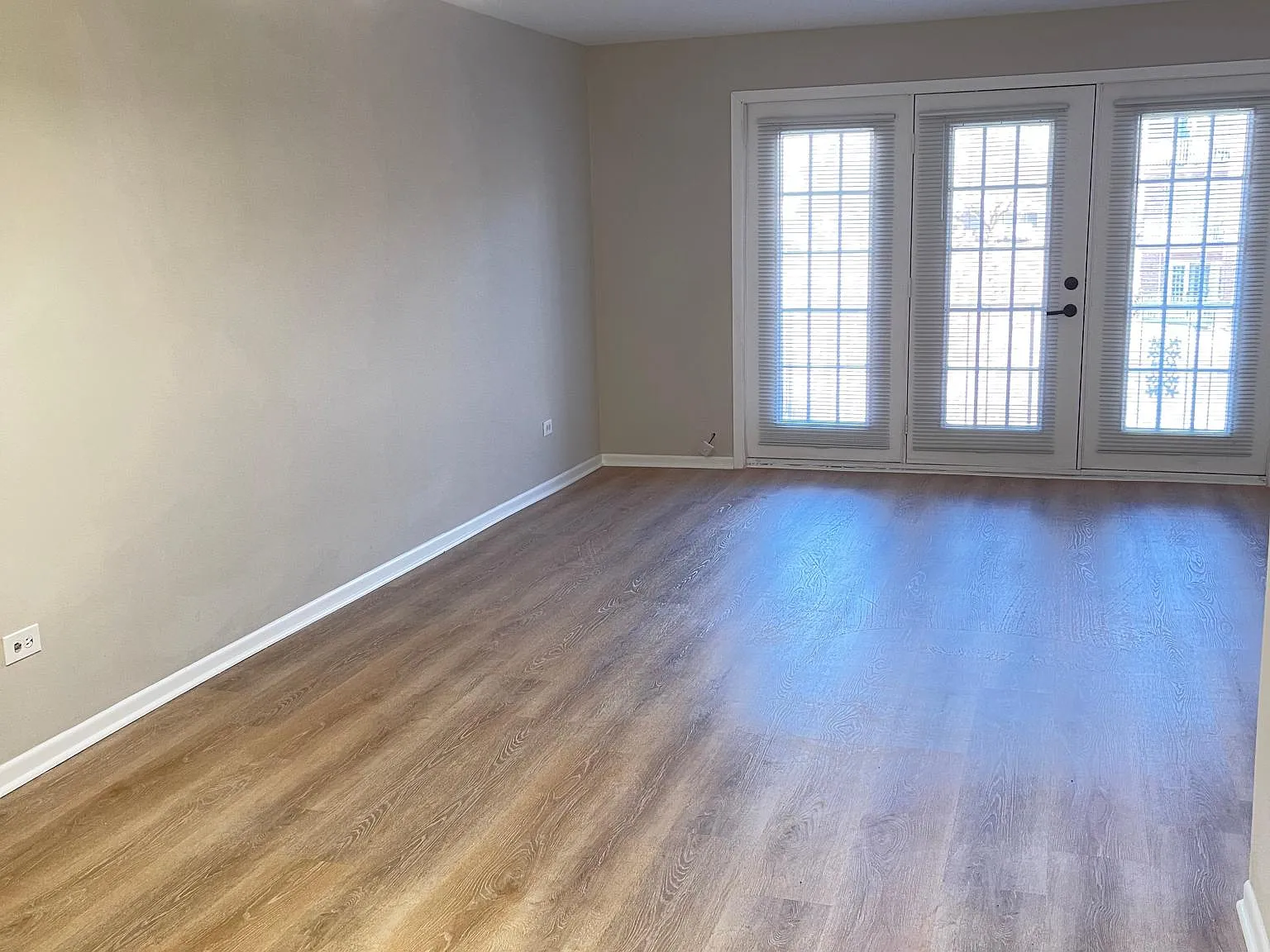 4161 Williamsburg Ct — Photo 3