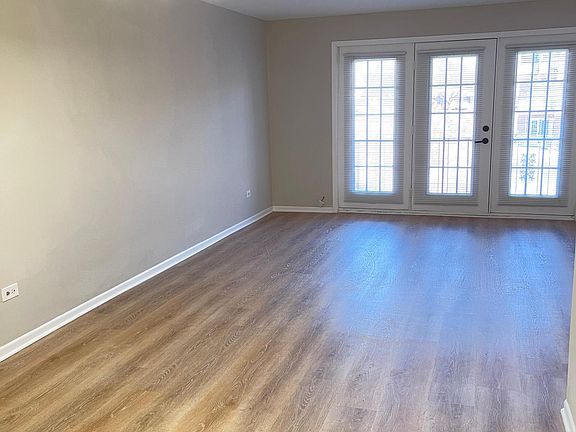 3rd image of 4161 Williamsburg Ct #201