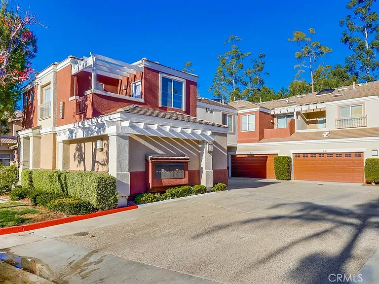 54 Santa Barbara Ct — Photo 31