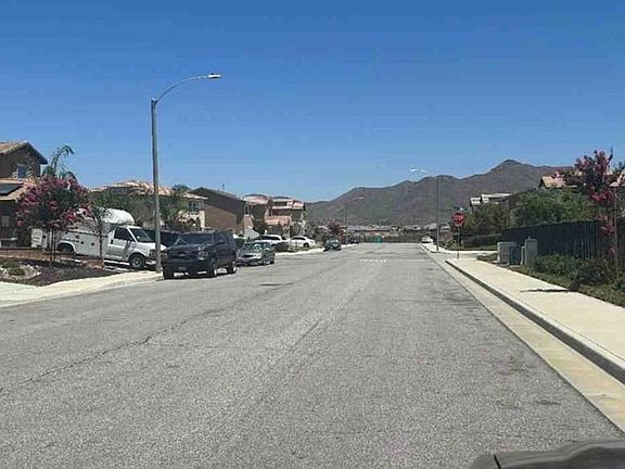 Exterior Neighborhood (street photo)