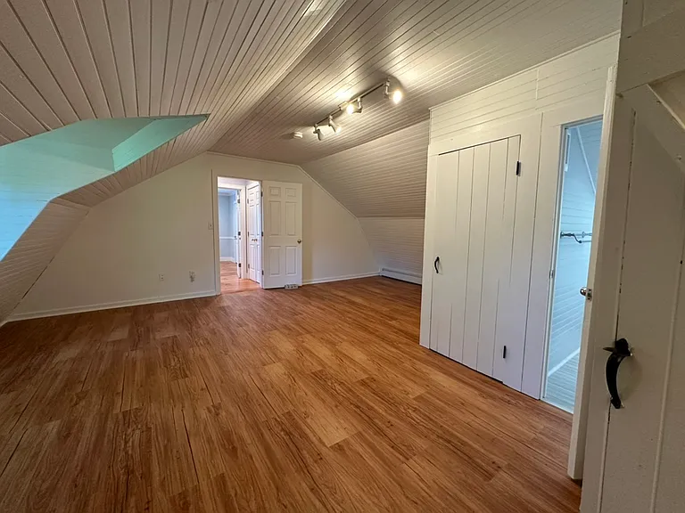 2nd Floor Center Room (Bedroom / Office / Study)