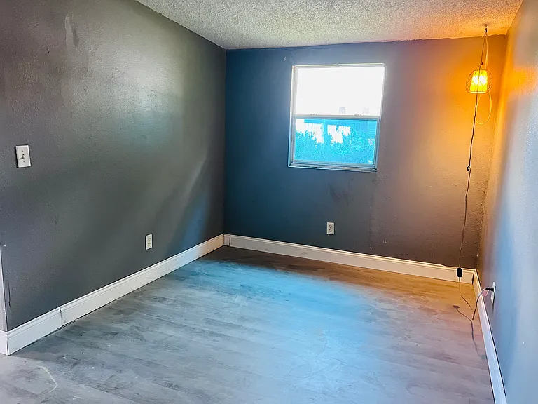 6800 Pearson Ln — Photo 8
