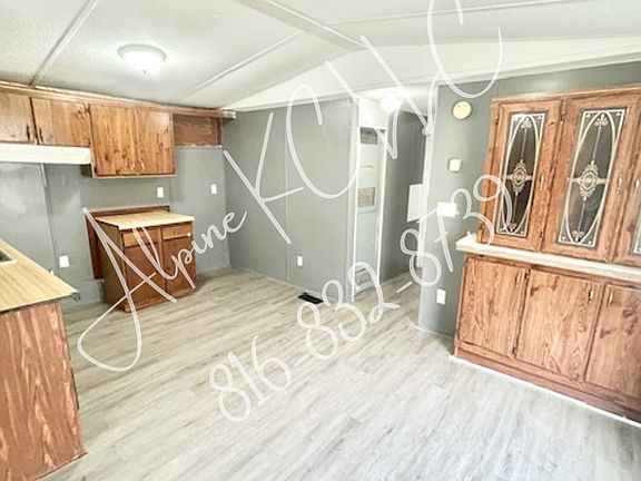 5th image of 5505 SW Lakefront Ln S Trailer 8