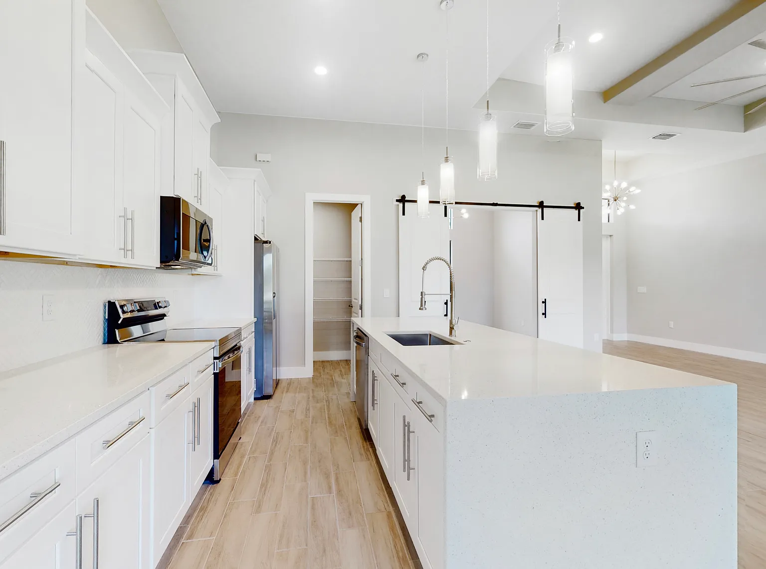 4 bed, 1900 sqft, $2,295 — Photo 3