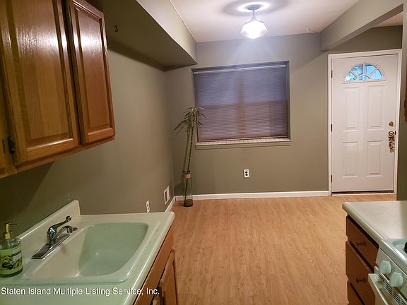2nd image of 23 E Franklin Ln APT B