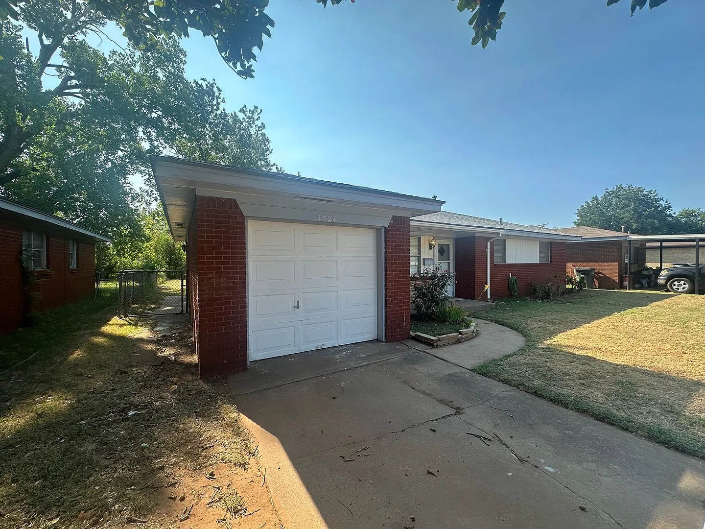 3 bed, 1 bath, 1 car garage — Photo 4