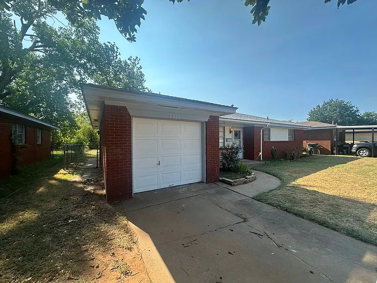 2524 Eagle Dr — Photo 4