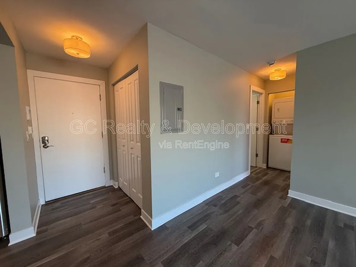 Building Photo - 800 Graceland Ave #304