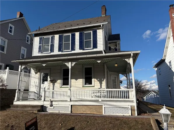 18 W High St, Nazareth, PA 18064