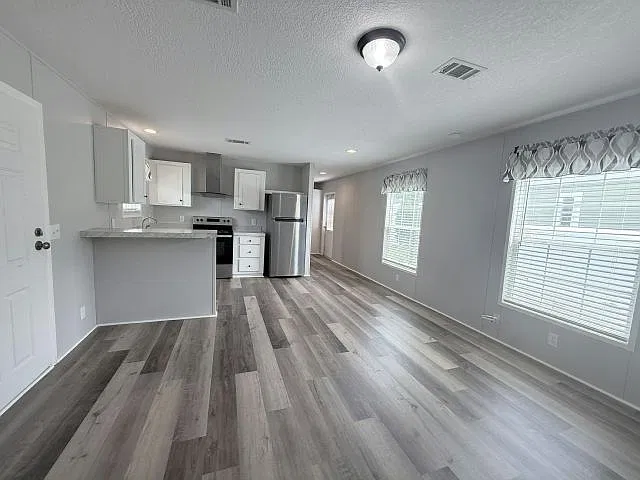 2 bed, 768 sqft, $1,750 — Photo 2