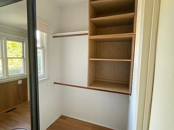 5th image of 101 S Delaware St #103