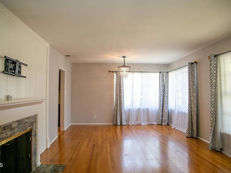 7601 Flight Ave — Photo 3