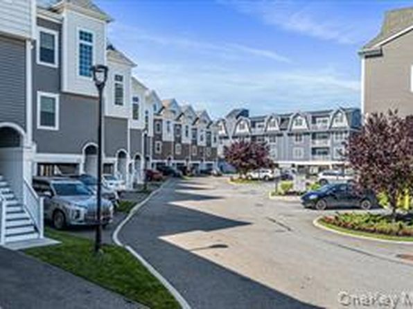 225 Marina Pointe Dr #225