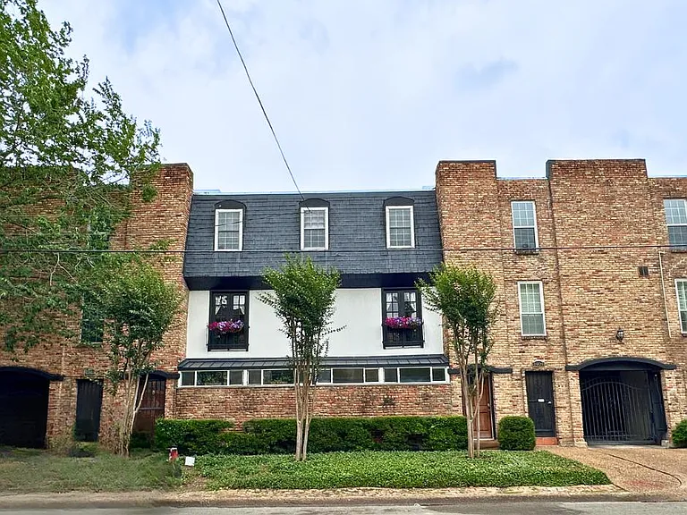 1909 Brun St #5 — Photo 1