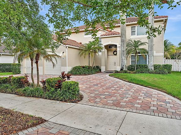3rd image of 809 Verona Lake Dr