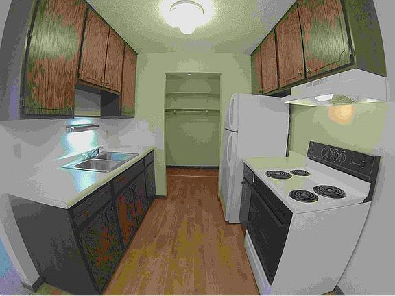 5th image of 825 9th Ave S