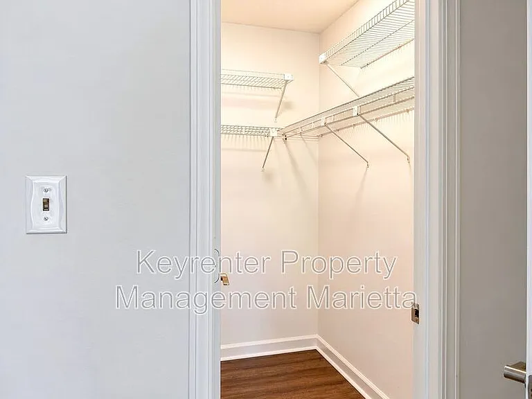 723 Hanover Ln — Photo 18