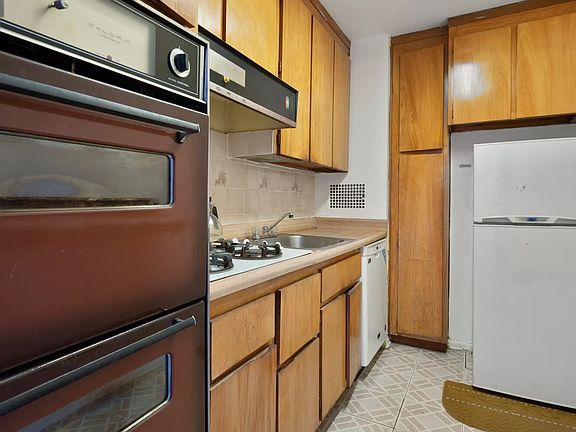 2nd image of 52-40 39th Dr #9B